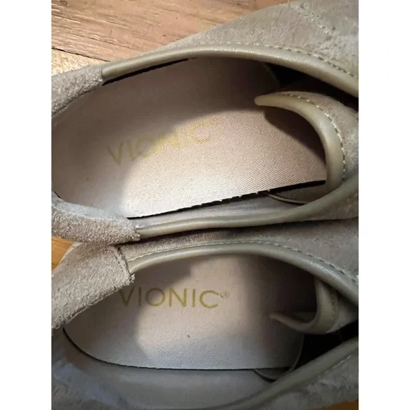 Vionic Sunny Jean Tan Suede Sneaker, size 6 - Picture 4 of 6
